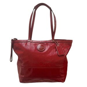 ✔️Coach Red Patent Leather Tote with Signature Emblem